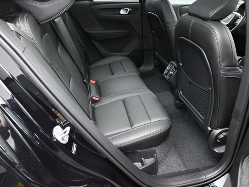 New 2025 Volvo XC40 B5 Core w/ Protection Package Premier image 32