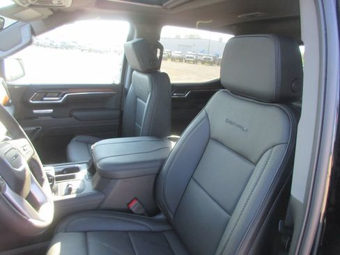 New 2026 GMC Sierra 1500 Denali w/ Denali Reserve Package AWD/4WD image 14