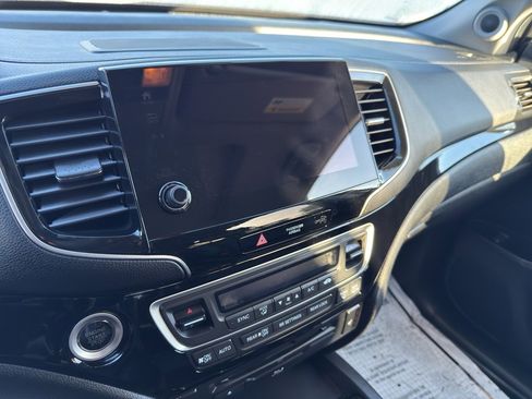 Used 2020 Honda Pilot Touring image 16