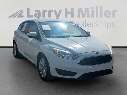 Used 2016 Ford Focus SE w/ SE Power Seat Package image 7