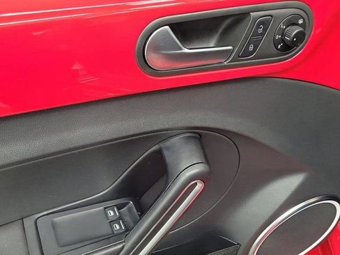 Used 2014 Volkswagen Beetle TDI image 16