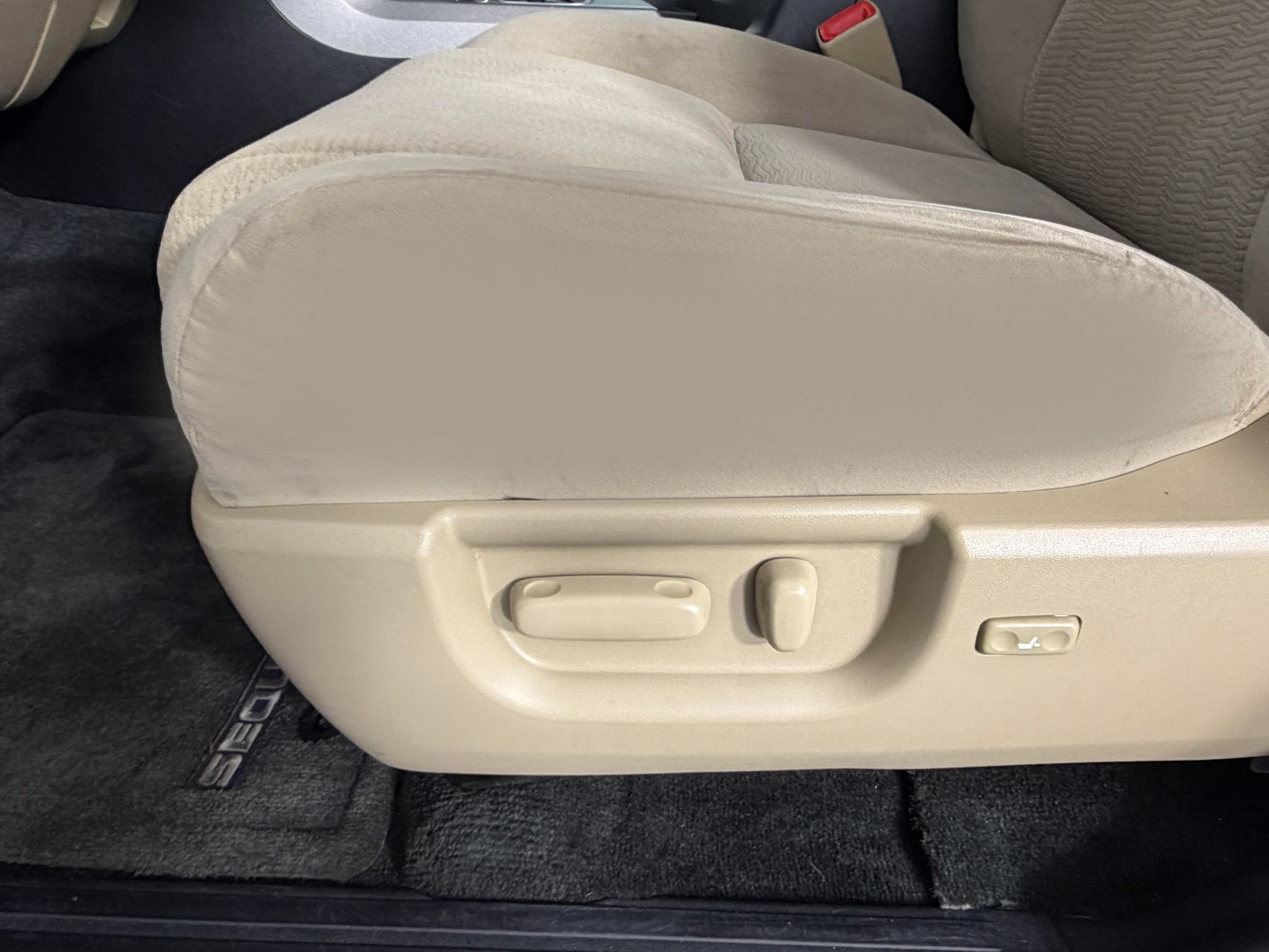 Used 2016 Toyota Sequoia SR5 AWD/4WD image 25