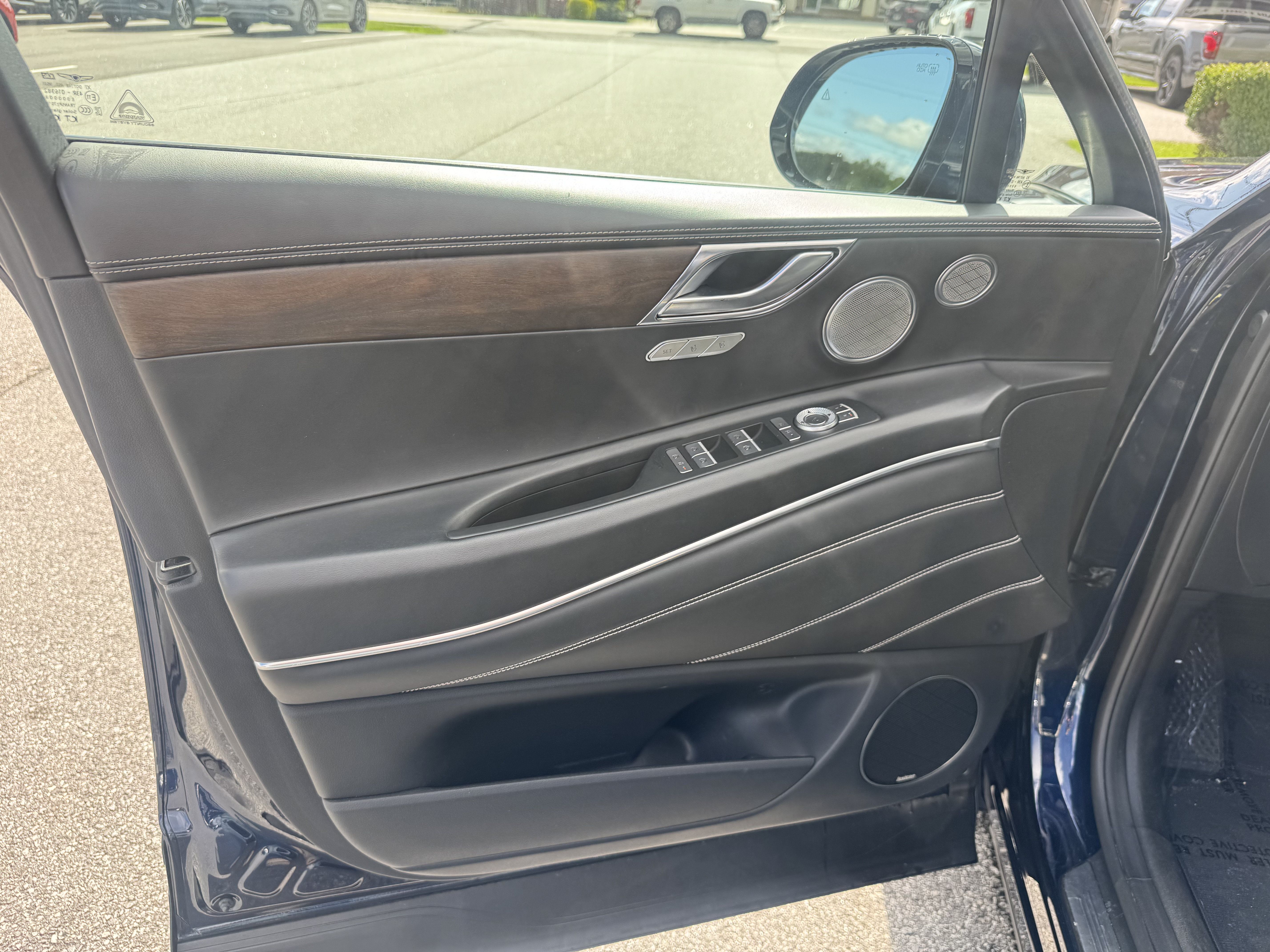 Used 2022 Genesis GV80 2.5T w/ Prestige Package 04 AWD/4WD image 5