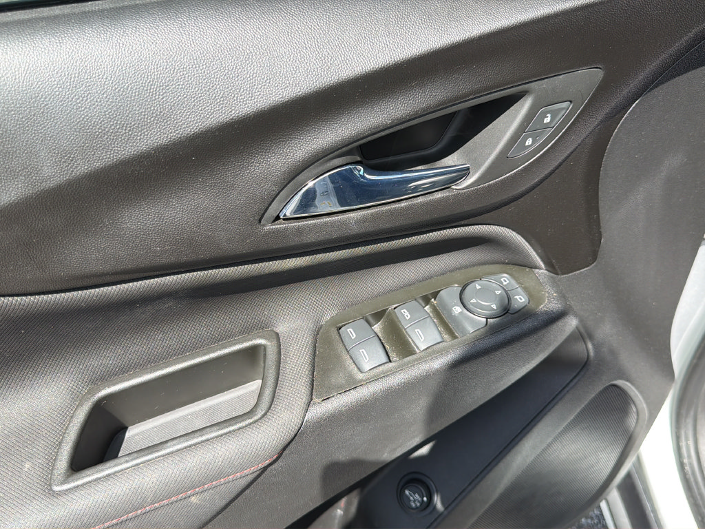 Used 2022 Chevrolet Equinox RS w/ RS Leather Package FWD image 21