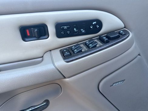 Used 2004 GMC Yukon XL Denali image 11