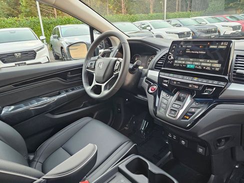 New 2026 Honda Odyssey Touring image 10