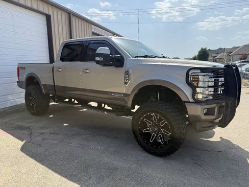 Used 2018 Ford F250 King Ranch w/ FX4 Off-Road Package AWD/4WD image 3