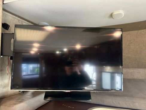 Used 2016 Ford E-450 and Econoline 450 Super Duty w/ Motorhome Prep Package image 17