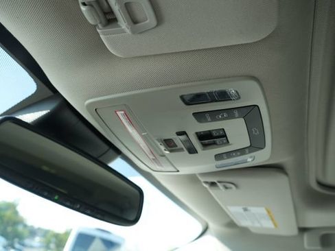 Used 2023 Toyota Sienna XLE FWD image 42