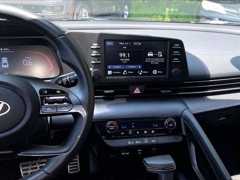 Used 2025 Hyundai Elantra Sport FWD image 18
