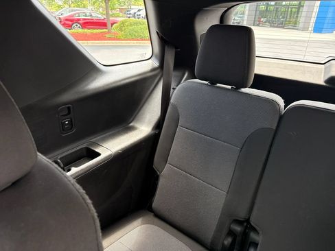 Used 2022 Chevrolet Traverse LT FWD image 22