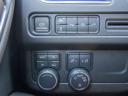 Used 2021 Chevrolet Suburban RST w/ Luxury Package image 43