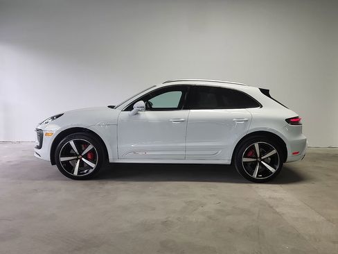Certified 2023 Porsche Macan S AWD/4WD image 2