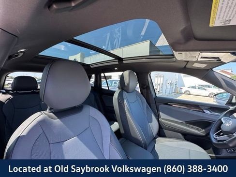 Certified 2025 Volkswagen Tiguan SE R-Line AWD/4WD image 29