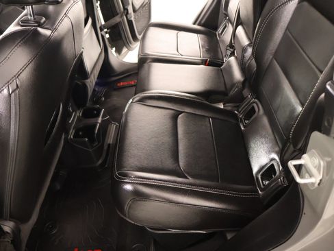 Used 2021 Jeep Gladiator Overland w/ Popular Equipment Package AWD/4WD image 12