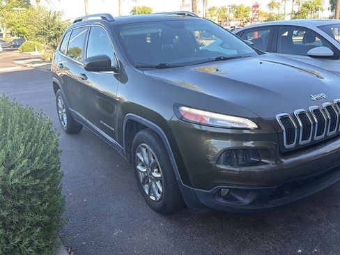 Used 2015 Jeep Cherokee Latitude image 2