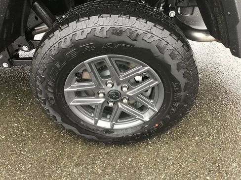 New 2025 Jeep Gladiator Sport image 10