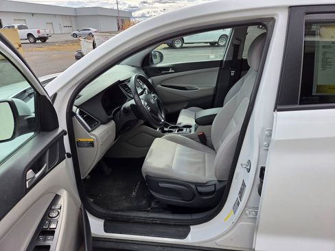 Used 2018 Hyundai Tucson SE image 12