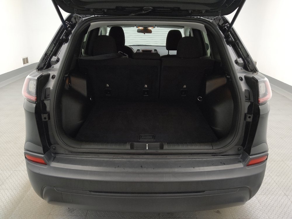 Used 2019 Jeep Cherokee Latitude w/ Popular Appearance Group FWD image 29