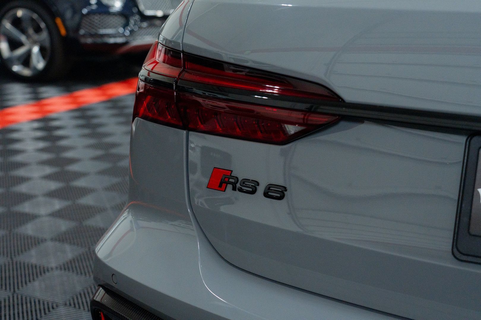 Used 2022 Audi RS 6 w/ Carbon Optic Package AWD/4WD image 9