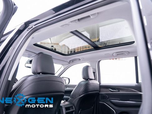 Used 2022 Jeep Grand Cherokee Limited image 27