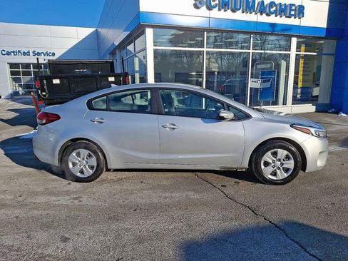 Used 2017 Kia Forte LX image 10