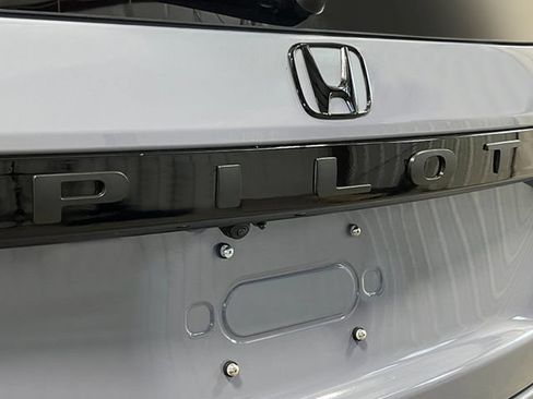 New 2026 Honda Pilot Touring image 9