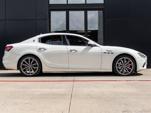 Used 2022 Maserati Ghibli Modena RWD image 10