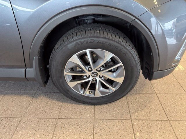 Used 2018 Toyota RAV4 XLE w/ Convenience Package AWD/4WD image 10