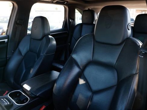 Used 2018 Porsche Cayenne Platinum Edition image 9