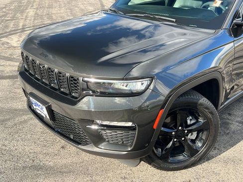 Used 2024 Jeep Grand Cherokee Limited w/ Luxury Tech Group II image 9