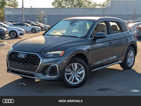 Used 2023 Audi Q5 2.0T Premium w/ Convenience Package image 1