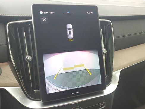 Certified 2025 Volvo XC90 B6 Core w/ Climate Package image 33