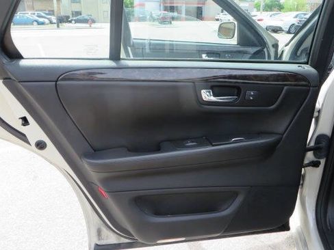 Used 2010 Cadillac DTS Luxury FWD image 7