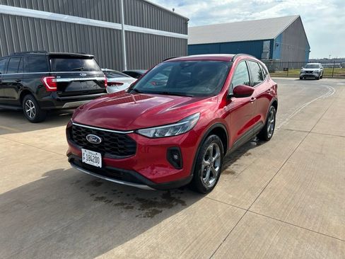 Used 2025 Ford Escape ST-Line Select AWD/4WD image 1