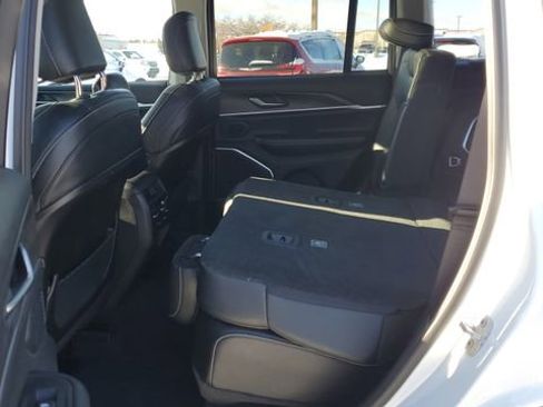 Certified 2022 Jeep Grand Cherokee Limited image 28