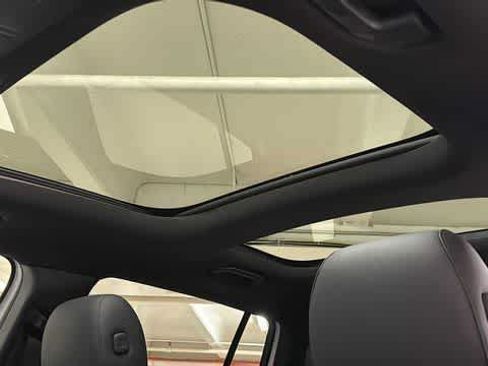 Used 2022 Mercedes-Benz GLB 250 4MATIC image 17