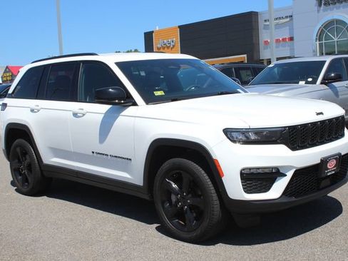 Used 2024 Jeep Grand Cherokee Limited w/ Black Appearance Package AWD/4WD image 1