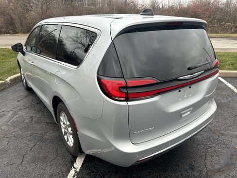 Used 2024 Chrysler Pacifica Touring-L image 24