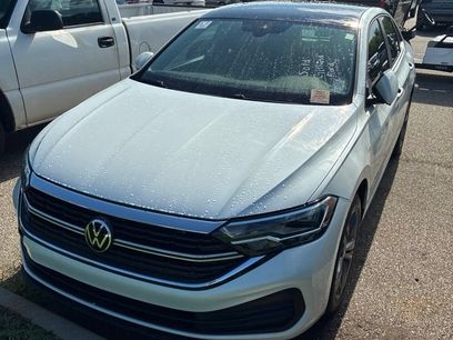 Used 2023 Volkswagen Jetta SE w/ Panoramic Sunroof Package