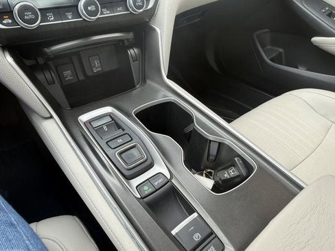 Used 2018 Honda Accord Touring image 25
