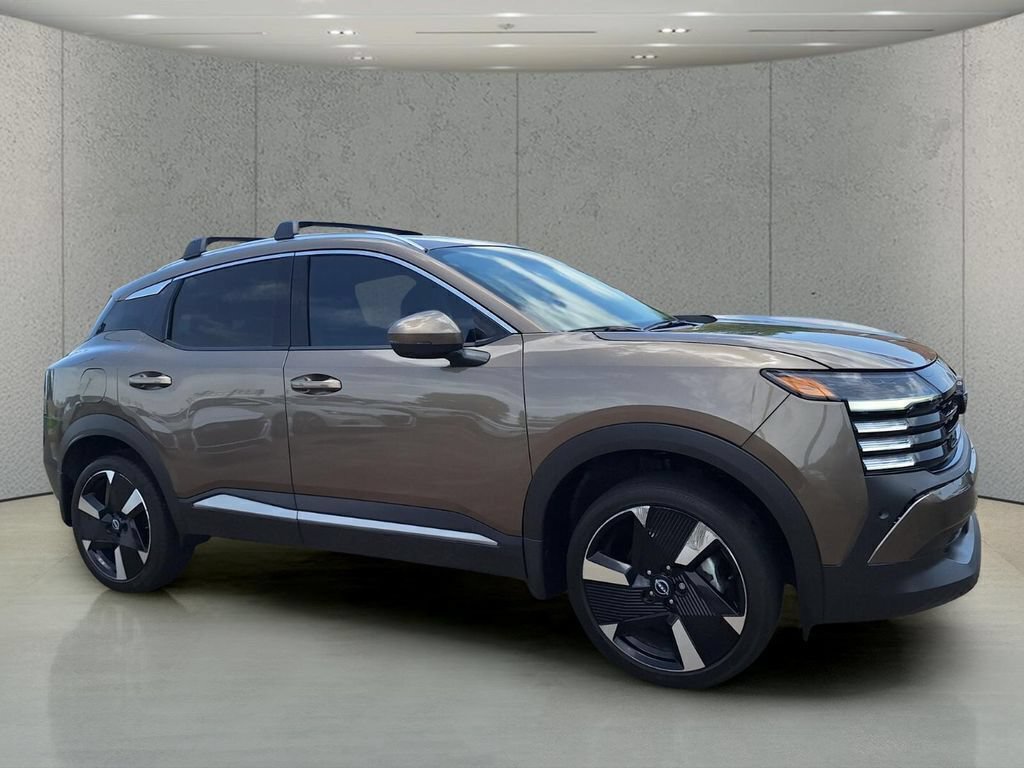 Used 2025 Nissan Kicks SR w/ SR Premium Package FWD image 3