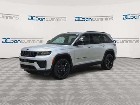 New 2026 Jeep Grand Cherokee Limited w/ Limited Altitude Package AWD/4WD image 5
