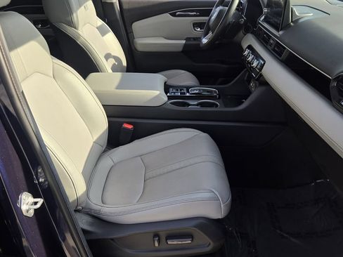 Used 2024 Honda Pilot Touring image 17