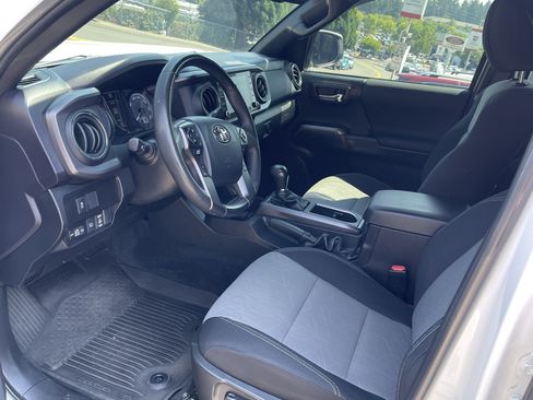 Certified 2023 Toyota Tacoma TRD Off-Road w/ Black Out Package (TMS) AWD/4WD image 11
