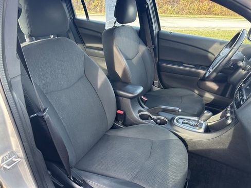 Used 2011 Chrysler 200 Touring image 15