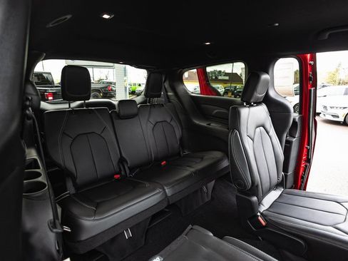 New 2026 Chrysler Pacifica Select w/ S Appearance Package AWD/4WD image 33