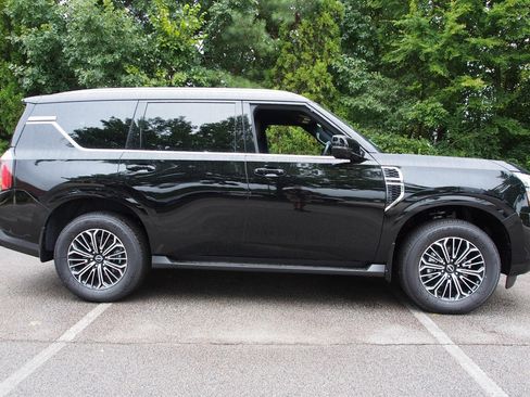 New 2026 Nissan Armada SL w/ Captain's Chari Seat Package image 8