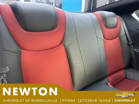 Used 2012 Hyundai Genesis 3.8 RWD image 10