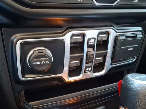 Used 2022 Jeep Gladiator Sport image 24